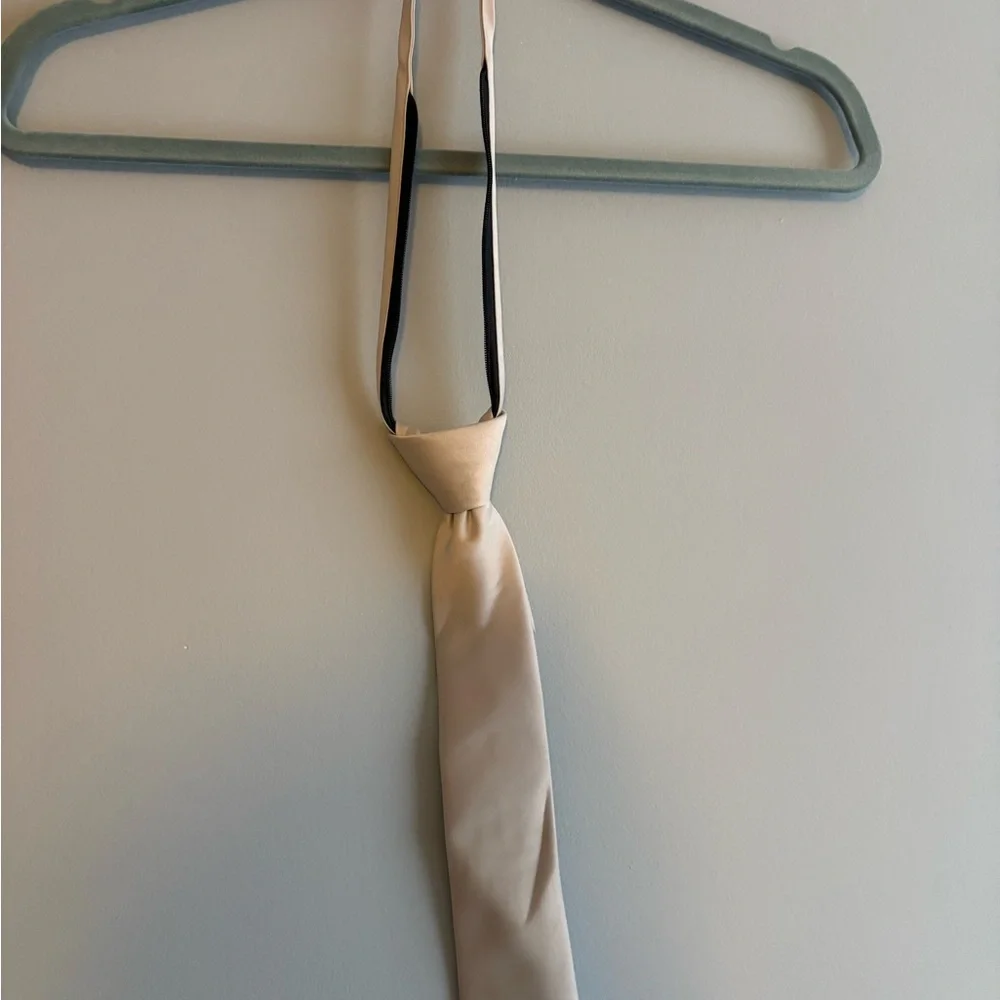 Boys Silver 14” pre-tied zipper tie